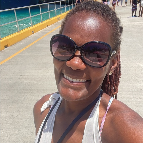 Meet your Posher, Shay - Picture 3 of 5